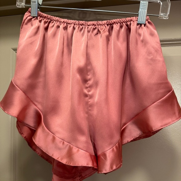 MISSGUIDED Satin Pajama Shorts with frill in rose pink size 2 - Picture 5 of 8